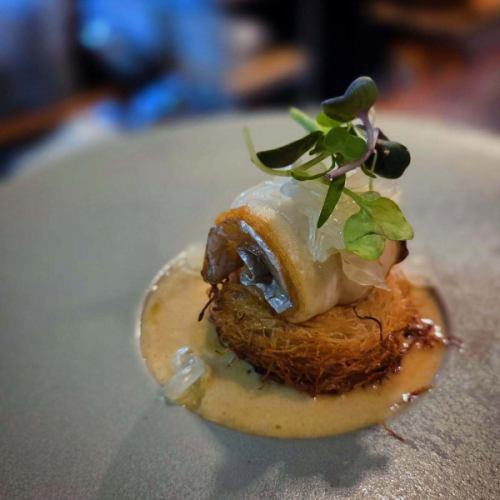 It's Friday today, but we still have room for dinner!
Please feel free to contact us 🤗🥂

Tomorrow Lunch: ◯ Dinner: Available after 7pm
We have a lot of reservations for dinner on the 10th, the day after the holidays.

The photo shows a fish dish served one day.
We prepared pan-fried swordfish with milt wrapped in kadaif and pomelo ✨
#Chef's choice course

I'm worried about the weather from tomorrow onwards.
Have a great weekend ☺️