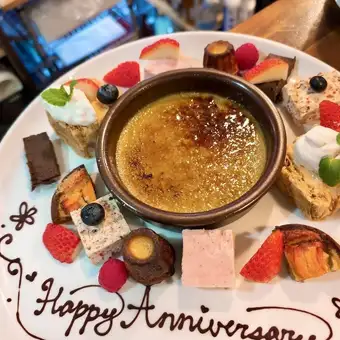 記念日仕様のデザート盛り合わせ