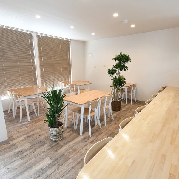【◆◇~Homey Atmosphere~◆】Our shop has a bright and homey atmosphere based on white.It is a spacious space, so you can spend a relaxing time.It is also possible to use it with a large number of people! If you have any requests, we also accept request reservations.We look forward to your reservation.