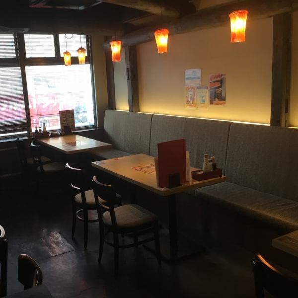 【最大15名様】落ち着いた雰囲気のテーブル席が人気です！！