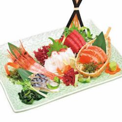 Assorted sashimi