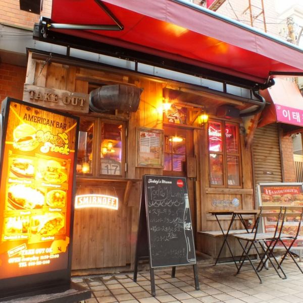 【テラス席でビアガーデン】アメリカ・テキサスをイメージさせる当店は落ち着いてくつろげてずっといたくなってしまうような特別な空間です。テラスでドラフトビール片手に乾杯！！！11時～21時まで通し営業しておりますので昼間から飲めちゃいます★