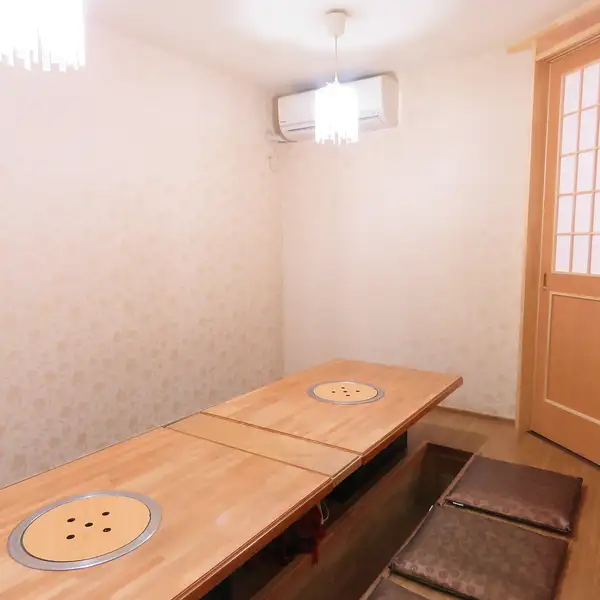 【内観】常連様や地元のお客様でもにぎわっている店内は広々としており、アットホームな空間となっています！リーズナブルな価格でランチはさらにお得☆今日のお昼をお悩みのお客様ぜひ一度韓国料理まるにお越しください！コスパ◎で必ず満足していただけます！
