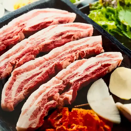 厚切り豚肉のサムギョプサル