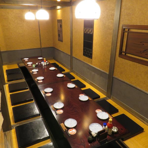 Semi-private room seats with partitions that can usually be used by 4 to 6 people are attractive! Banquets can accommodate up to 32 people! Ideal for social gatherings and alumni associations, as well as various large company banquets! It is a digging table that is also nice for office workers who become!