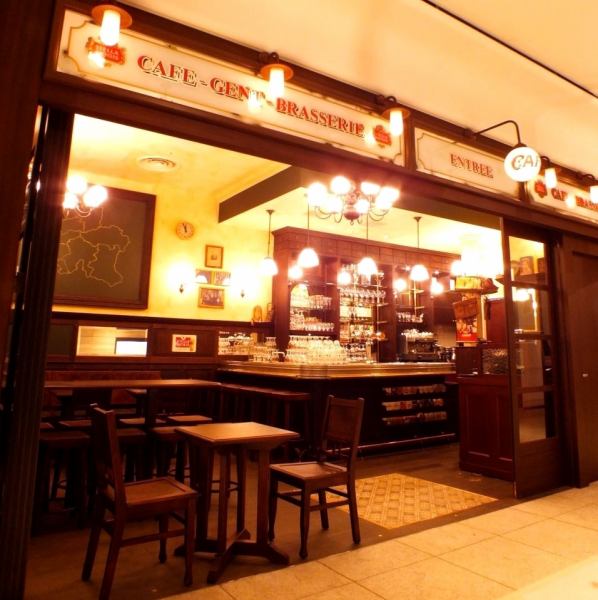 A restaurant where you can enjoy carefully selected Belgian beer and authentic rotisserie cuisine.