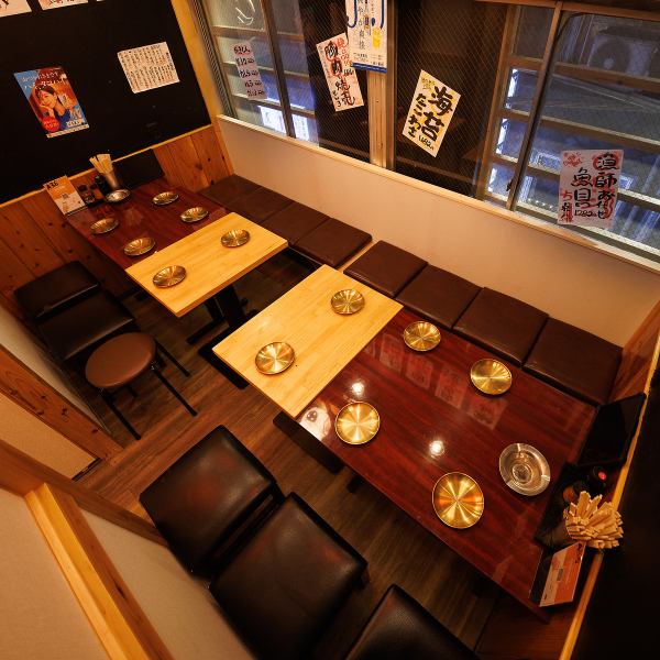 個室あり◎間接照明が優しく灯る、和の趣が品を感じるモダンな空間です!ゆったりとお寛ぎいただけるテーブル席は、ご接待や会食、記念日などのプライベートシーンでもお食事や対談をお楽しみいただけます!空間を広めにとったゆったりとした空間は、品がありながらも和める場となっております!