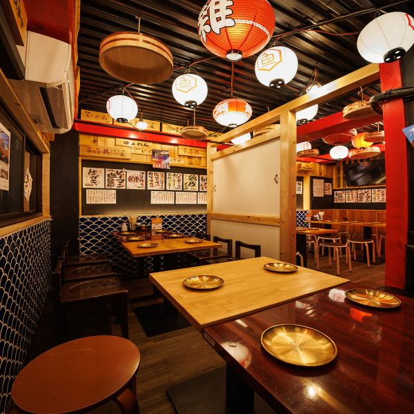 フロア貸切なら個室のようにご利用いただけますので、中規模宴会からもおすすめ!堅くなり過ぎずに宴会・お食事が楽しめる空間です。各フロアのお席は2名様から団体様までご利用可能!カップルやデート、同僚との飲み会などにゆったりとした時間をお過ごしいただけるこだわりの空間!