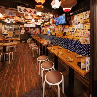 グループでの飲み会や宴会におすすめのテーブル席！仲間内での飲み会や宴会に最適なテーブル席！お仕事帰りに会社の同僚とサクッと飲みたい時、女子会などにも気軽に使えるお席です！ゆったりとした空間で当店自慢の料理と美味しいお酒をお楽しみください！お席のご相談やご希望などもお気軽にお問い合わせください！