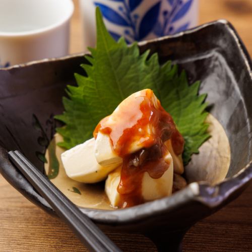 鶏皮ポン酢/本鮪の酒盗チーズ/うずら味付け玉子/たこわさ/つぶ貝チャンジャ/柚子烏賊塩辛