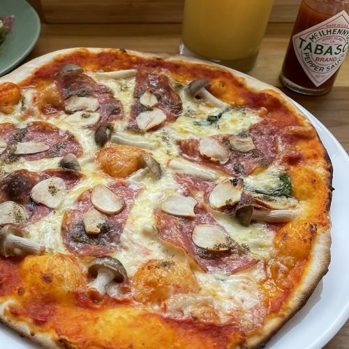 Garlic scented mushroom & salami pizza