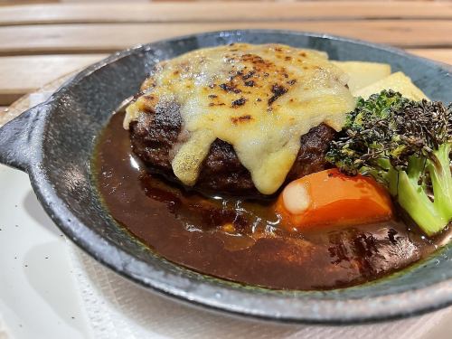 Stone-baked "cheese" hamburger steak with special demi-glace sauce