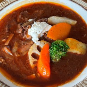 Luxurious beef stroganoff with red wine