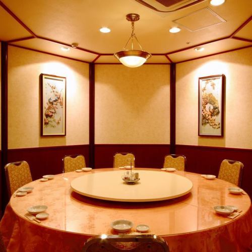 We have private rooms with round tables that can accommodate 8 people or more.All-you-can-eat and all-you-can-drink options are available.We are used for various banquets such as business dinners, entertainment, welcome parties, farewell parties, birthday parties, year-end parties, and New Year parties! If you are planning a private drinking party in Tsurumi, please use our restaurant! As the seats are often filled, please contact us as soon as possible if you would like to use our restaurant!