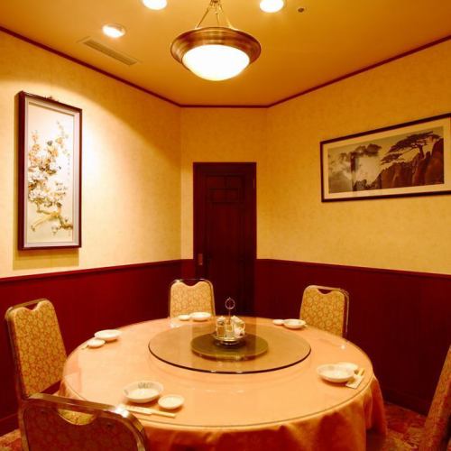 We have private rooms with round tables that can accommodate 8 people or more.Please use it for various parties such as welcome and farewell parties, company banquets, and class reunions.