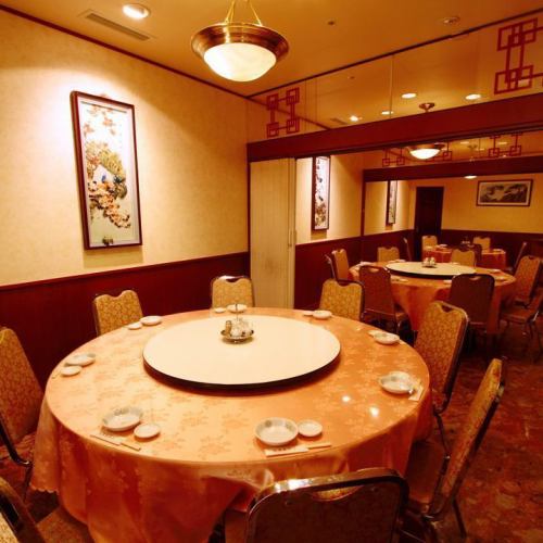 Each private room can be connected to create a round table private room that can accommodate up to 50 people.A spacious private room with a large table is available.Please use it for various parties such as welcome and farewell parties, company banquets, and class reunions.