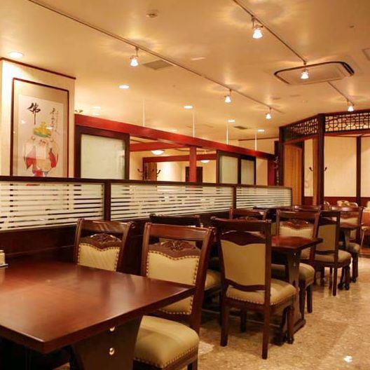 It's conveniently located just a minute's walk from the west exit of JR Tsurumi Station, making it extremely accessible! The retro entrance and bright, homey atmosphere of the restaurant make it a comfortable place to come whether you're alone or with your family! Of course, we also welcome large groups! #Tsurumi #Izakaya #Private room #Chinese #Banquet #All you can drink #Private reservation #All you can eat #Girls' night out #Welcome party