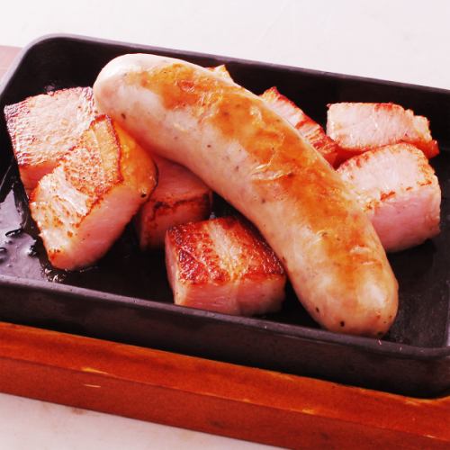 Thick sausage and bacon teppanyaki