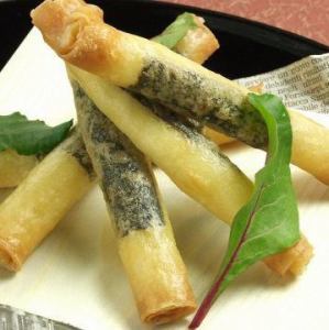 Fried spring rolls of seaweed cheese