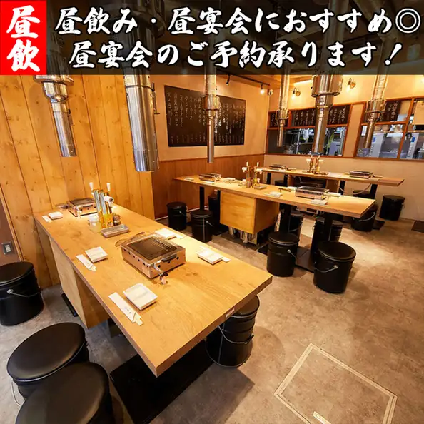 三田・田町駅チカの好立地で気軽に楽しめる焼肉店！仕事帰りのサク飲みや、少人数での食事に最適です。リーズナブルな価格ながら、質・量にこだわった焼肉を堪能でき、気軽に足を運べる雰囲気が魅力。卓上ハイボールサーバーで楽しく乾杯をどうぞ♪貸切や大人数でのお集まりにも◎コースもご用意！※画像は系列店