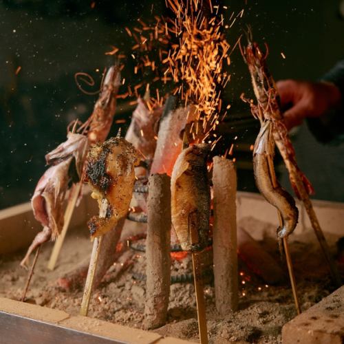 炭で焼き上げる原始焼き