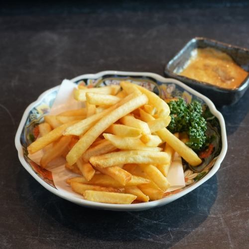 フライドポテト魚粉マヨディップ