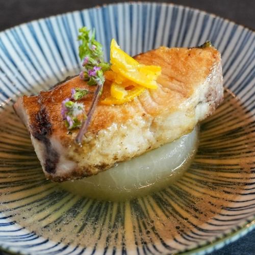 ◎炭焼きぶり大根~鯛出汁仕立て~