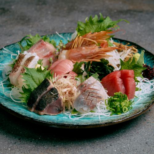 市場仲卸だから出来る!お刺身は鮮度と旨味が違います!リーズナブルに最高のお刺身をお楽しみ頂けます。