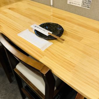 Counter seats are popular for solo travelers.You can stop by on your way home from work and enjoy your meal.Please feel free to drop by.
