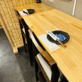 Counter seats can also be used by 2 people.This seat also allows you to charge your device.