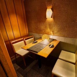 The sunken kotatsu seats, where you can stretch your legs and relax, are perfect for groups! We also have private rooms that can accommodate small groups to large groups! *The photo is for illustrative purposes only.