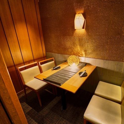 Enjoy the slow passage of time in a Japanese-style private room.