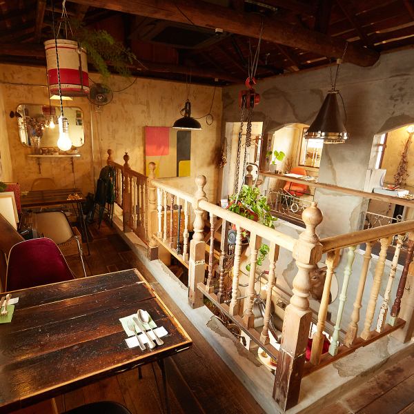 “POOL” also has a seat on the second floor! The space that was created by boldly renovating a detached house that originally operated a clog is a mix of vintage interiors and sophisticated new modernity. It is a mysterious space ♪ It has a sense of freedom because it is a colony! It is a popular seat ♪