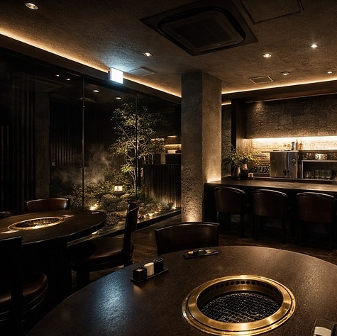 Enjoy a relaxed yakiniku (Japanese BBQ) experience.