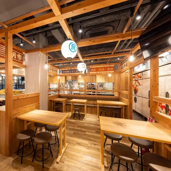 活気溢れる店内は仕事帰りはもちろん、宴会利用にもオススメ。