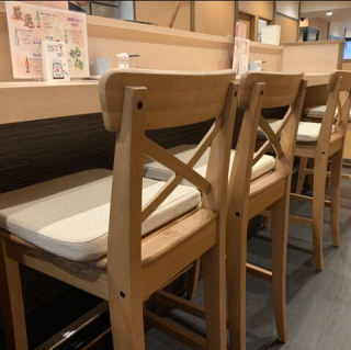 【カップルにもおすすめのカウンター席◎】横並びに座れるのでデートやご夫婦でのご利用にもピッタリです♪お一人様から大歓迎！