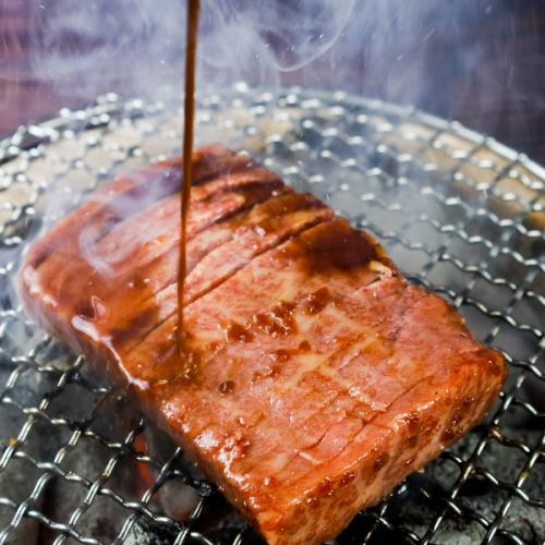 炭薫る新感覚の焼肉をお届け！！