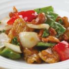 Stir-fried crispy chicken and cashew nuts