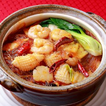 [2 hours of all-you-can-drink included] Perfect for year-end parties! 7 dishes including a seafood vermicelli clay pot with plenty of seafood and vegetables 5,000 yen