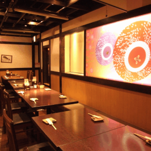 It's a private room with a table ♪ This seat can be reserved for up to 20 people ☆ How about a banquet at an izakaya with a selection of fresh fish that we are proud of?