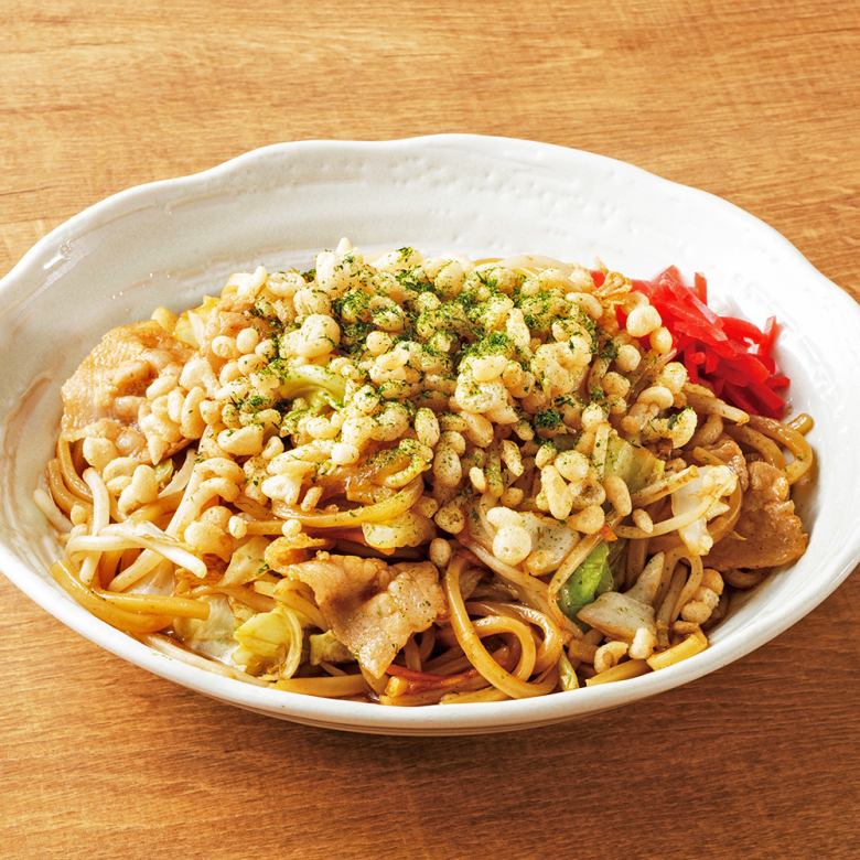 Thick fried noodles with plenty of fried dumplings