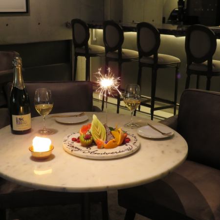 對於週年紀念日和特殊場合的約會♪這是僅限晚餐套餐的情侶座位。因為它是受歡迎的座位，所以請提前預訂。
