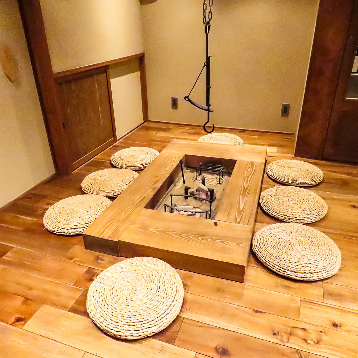 落ち着いた隠れ家的な雰囲気の内観で特別なひとときを♪