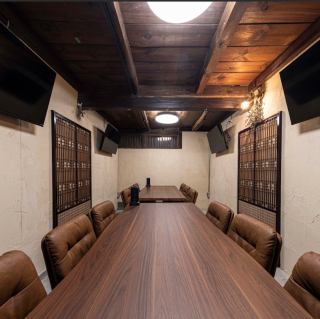 2～12名様でご利用いただける完全個室。ビジネスシーンなどにもお使いいただけます。