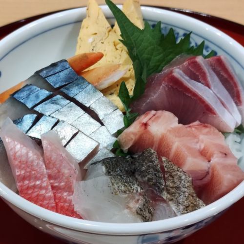 海鮮丼(香の物付き)