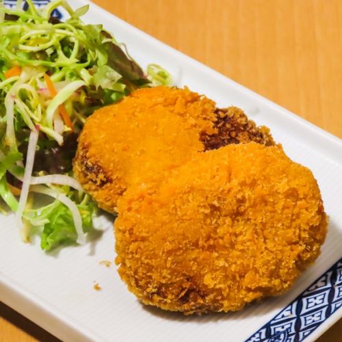 手作り角煮コロッケ(生野菜付き)