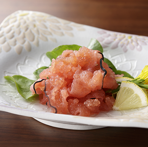 尾羽(鯨)の梅肉和え