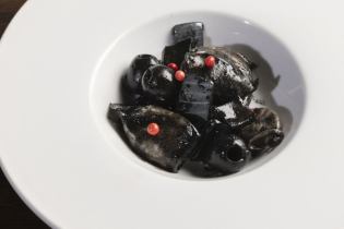 小ヤリイカの墨煮