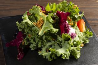 カーリーケールサラダ