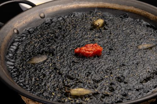 イカ墨のパエジャ/フィデウア